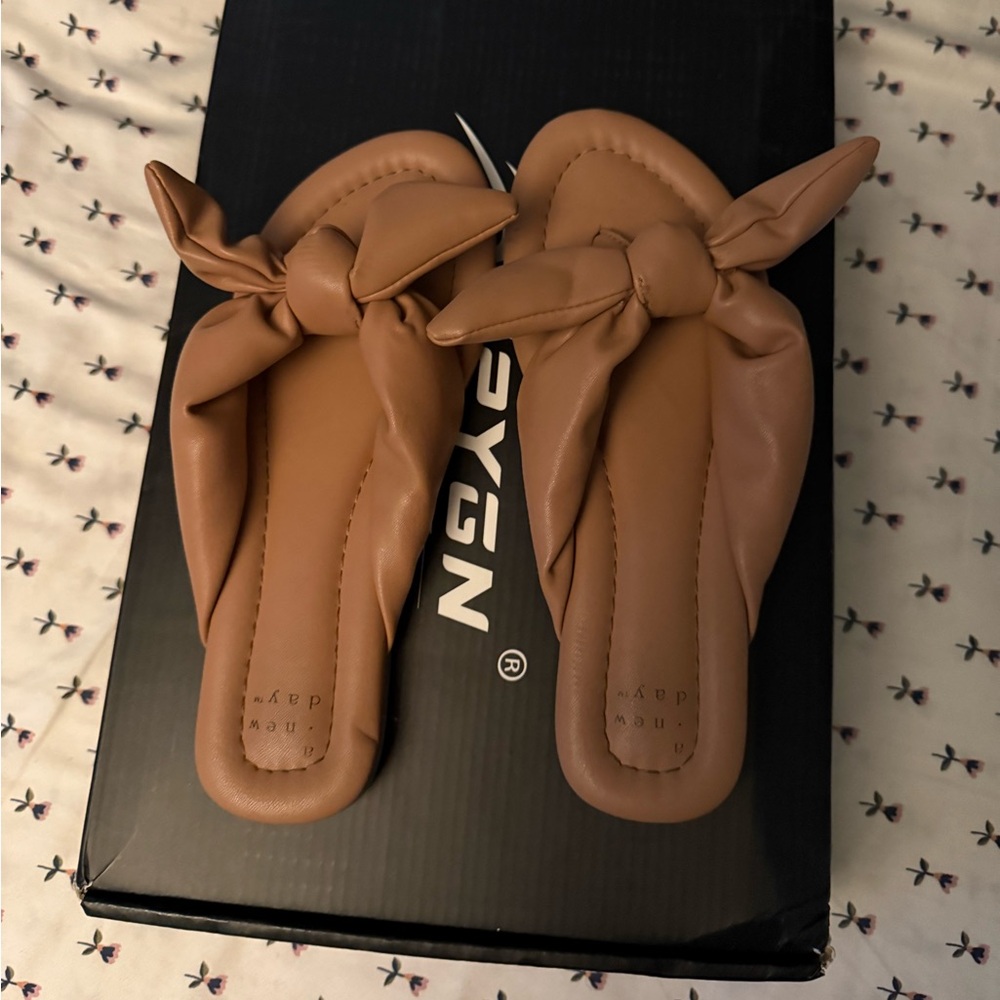 🌼 a . new day by Target Adley Bow Front Puffer Thong Sandals, Tan 6